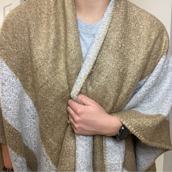 Goodnight Macaroon Tan and White Shawl Wrap - Picture 5 of 6